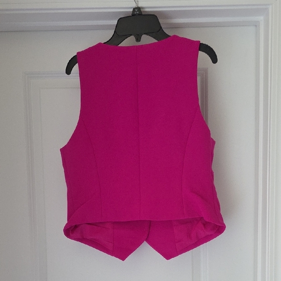 Express Fuchsia Vest - Picture 2 of 7